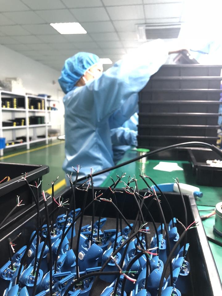 加班加點生產的器械都捐了，這位老板卻說“賺大了”