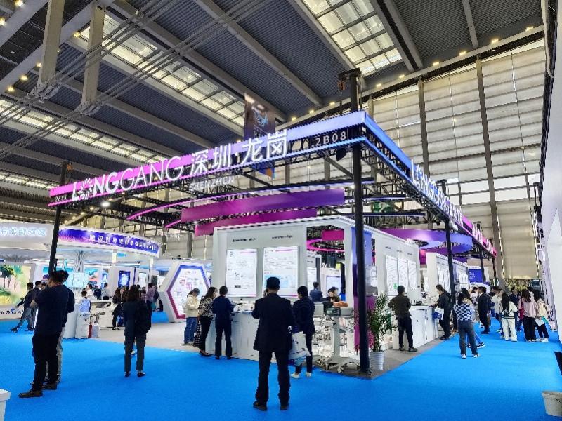 龍崗展區(qū)攜近百產(chǎn)品亮相深圳國際醫(yī)療器械展，彰顯產(chǎn)業(yè)集聚與創(chuàng)新實(shí)力